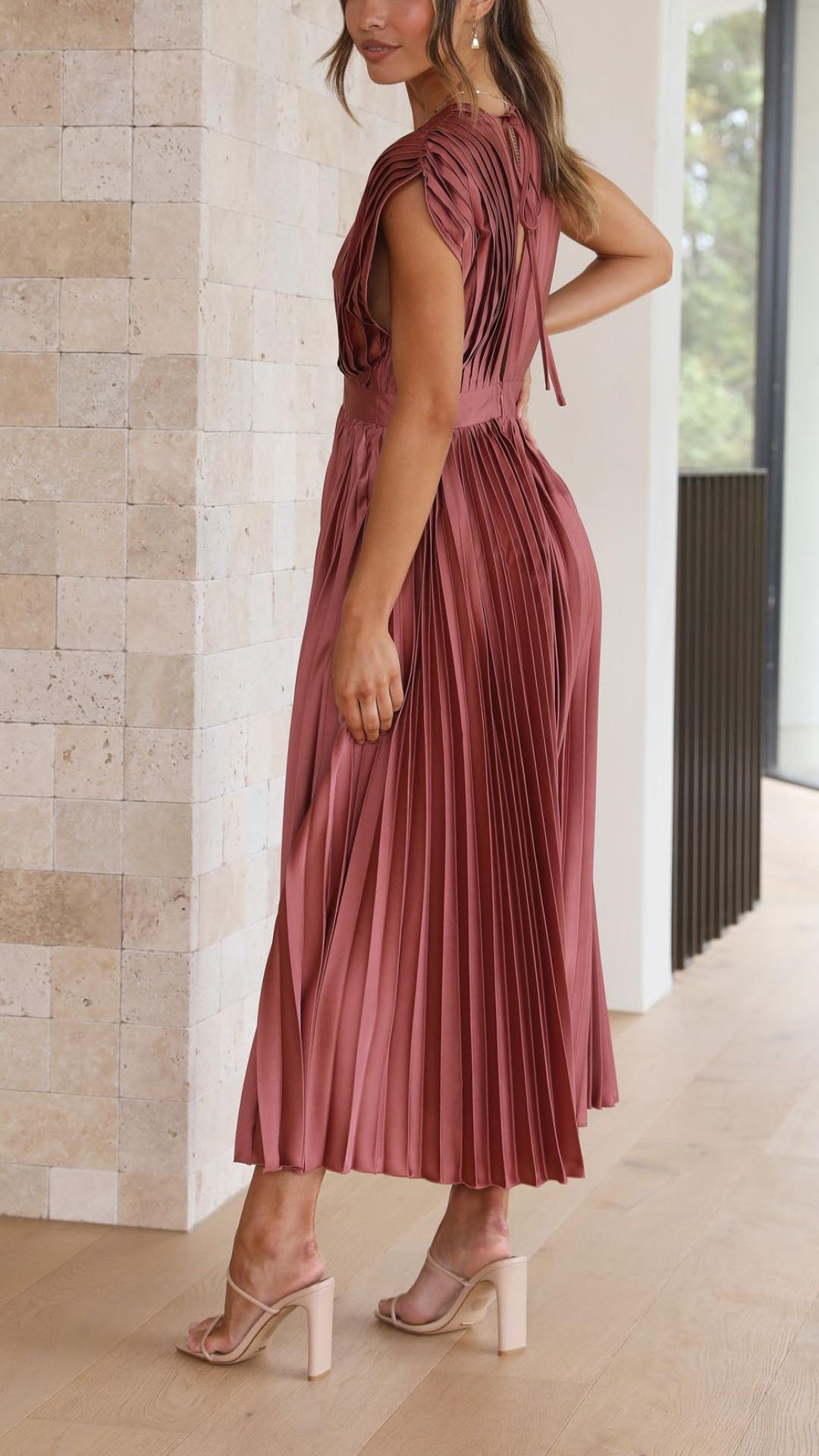 Isla | Elegantní plisované šaty