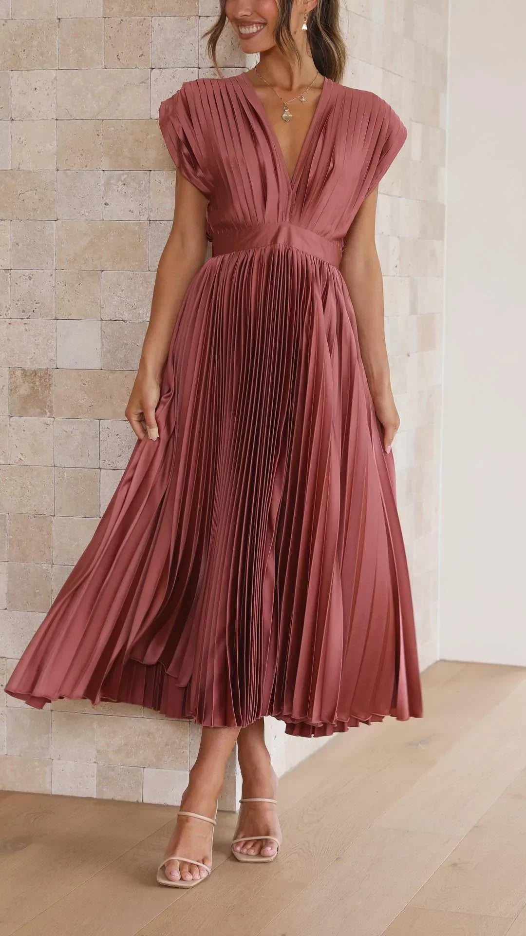 Isla | Elegantní plisované šaty