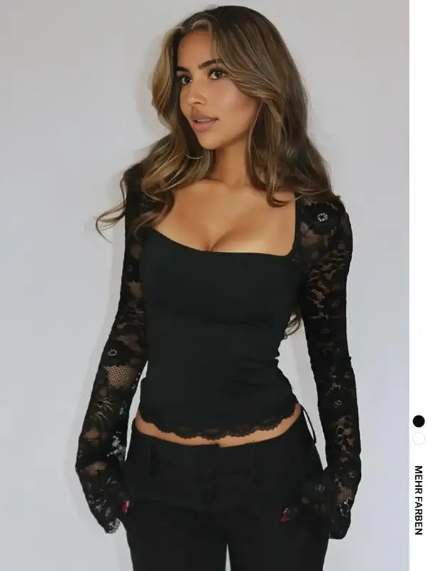 Halenka s krajkovými detaily a průhlednými rukávy